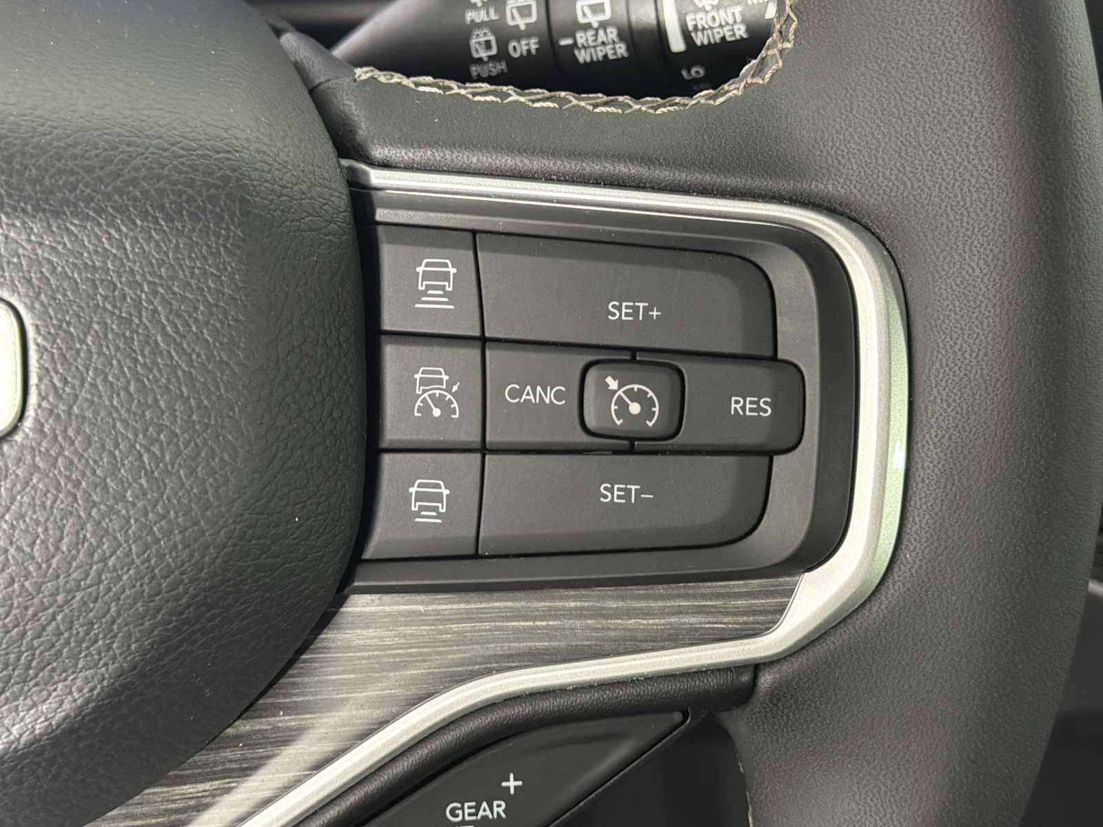 Used 2023 Jeep Wagoneer L Series II AWD/4WD image 27