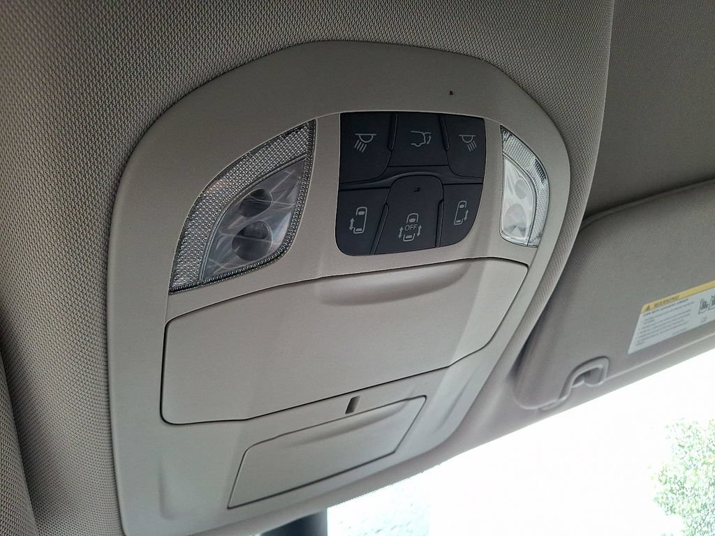 Used 2024 Chrysler Pacifica Touring-L FWD image 27