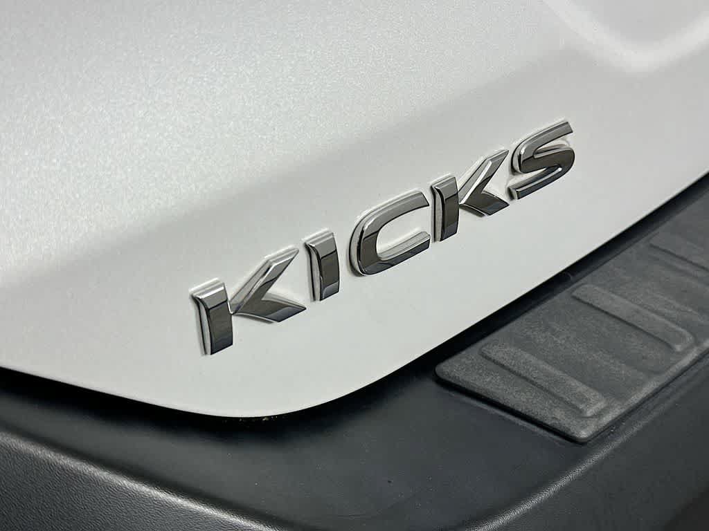 Used 2020 Nissan Kicks SR w/ Exterior Package FWD image 7