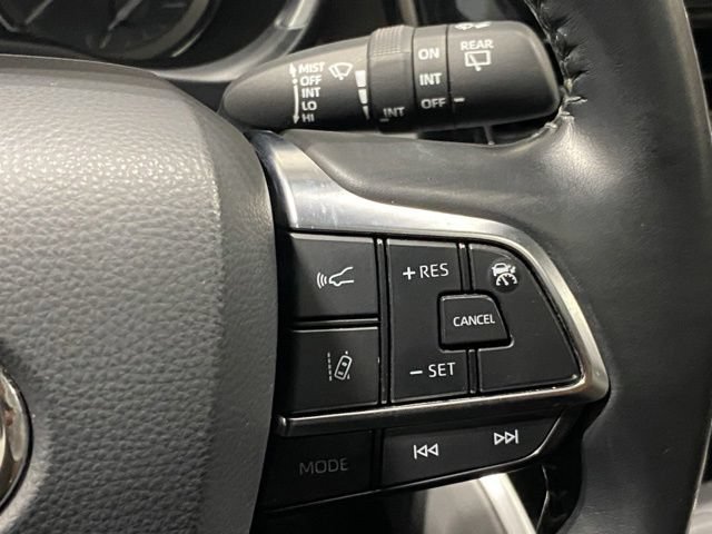 Used 2021 Toyota Highlander XLE AWD/4WD image 36