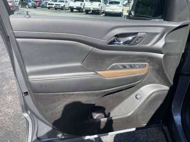 Used 2022 GMC Acadia SLE w/ Driver Convenience Package FWD image 17
