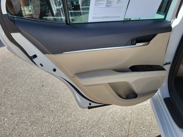 Used 2020 Toyota Camry LE FWD image 13
