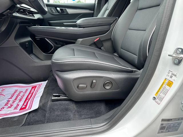 Used 2026 Buick Enclave Preferred AWD/4WD image 13