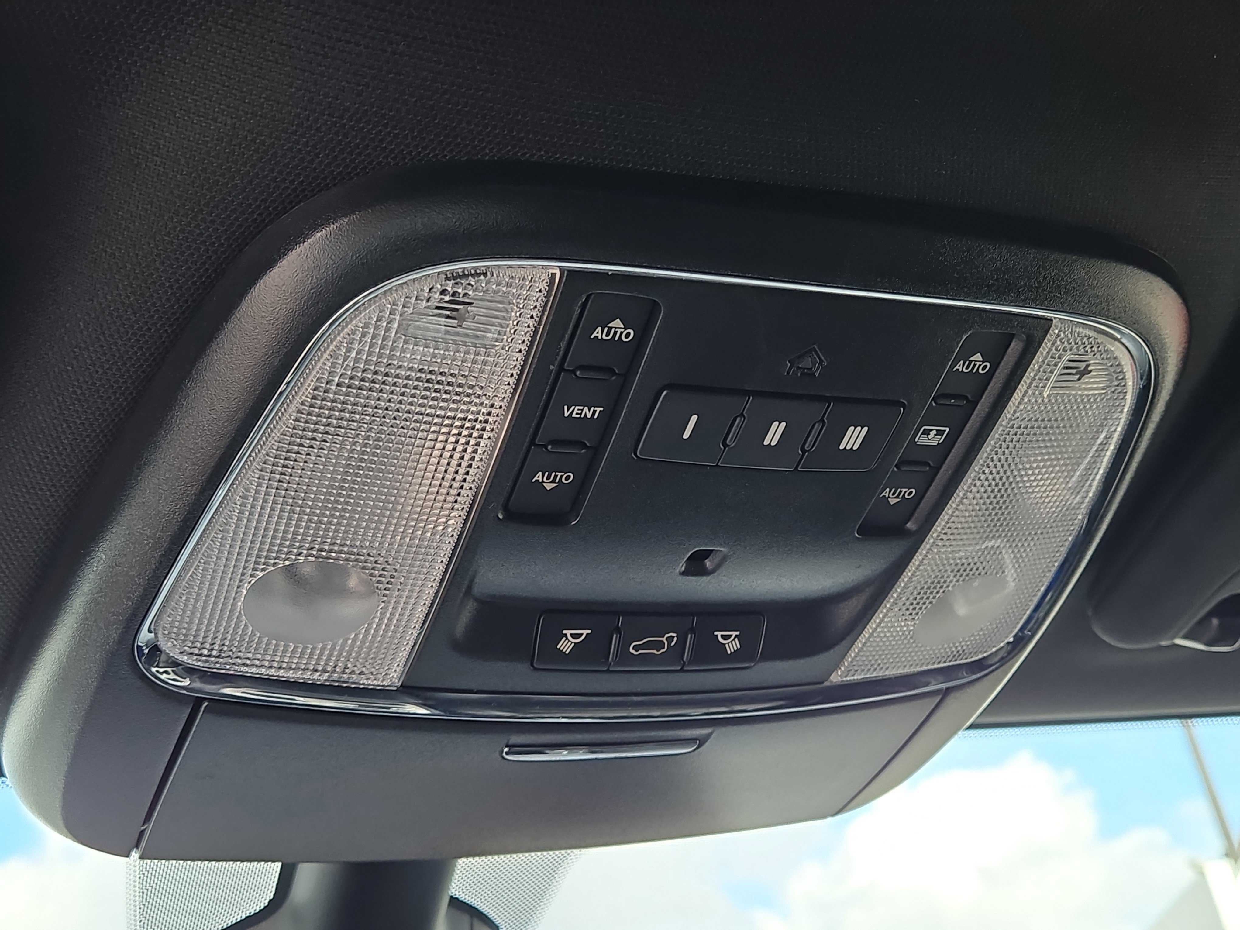 Used 2019 Jeep Grand Cherokee Limited w/ Luxury Group II image 31