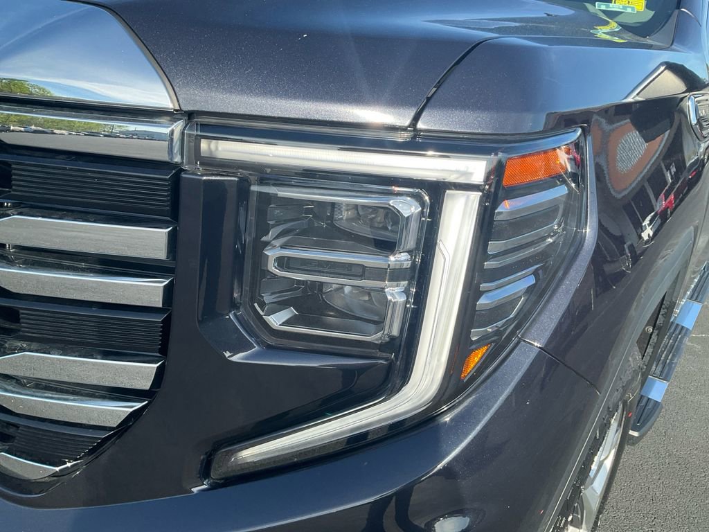 Used 2022 GMC Sierra 1500 SLT w/ SLT Premium Plus Package AWD/4WD image 9