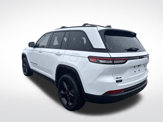 Used 2023 Jeep Grand Cherokee Limited w/ Black Appearance Package AWD/4WD image 3