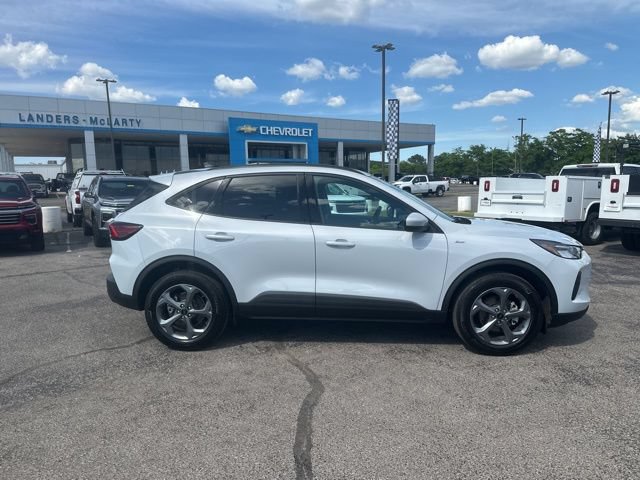 Certified 2025 Ford Escape ST-Line Select AWD/4WD image 2
