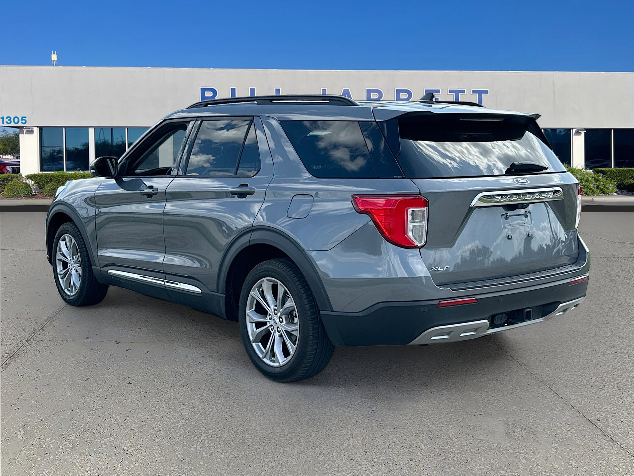 Certified 2023 Ford Explorer XLT w/ Equipment Group 202A RWD image 5