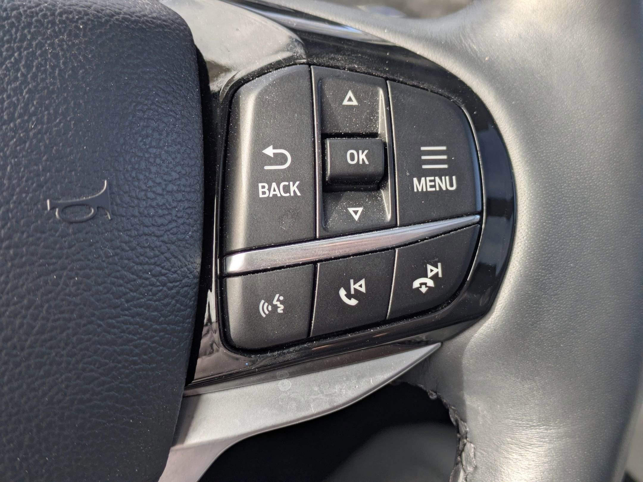 Certified 2025 Ford Explorer Platinum w/ Ultimate Package image 18