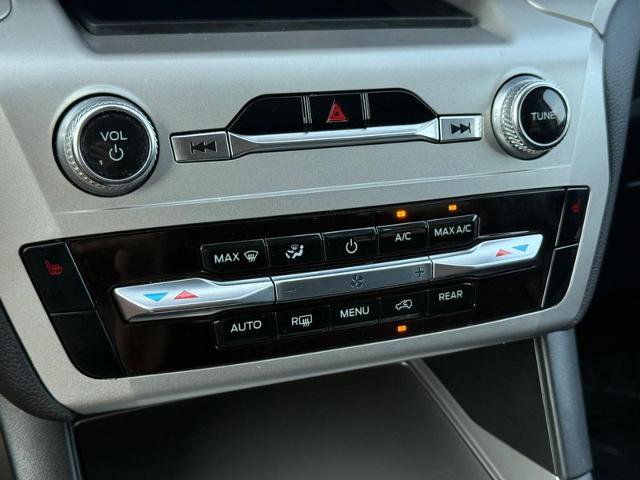 Certified 2022 Ford Explorer XLT w/ Class IV Trailer Tow Package image 19