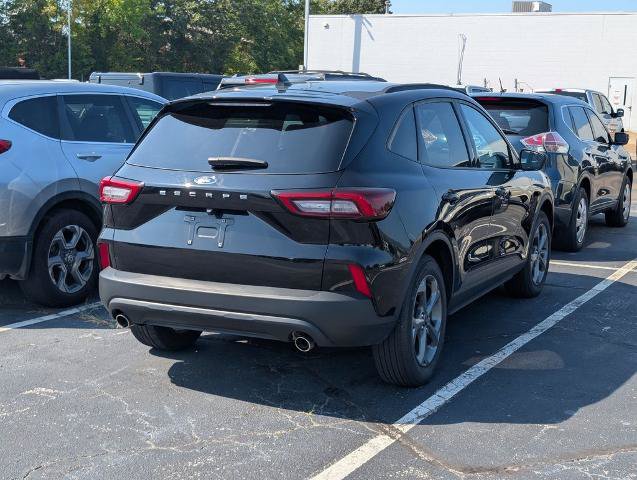 Certified 2025 Ford Escape ST-Line FWD image 3