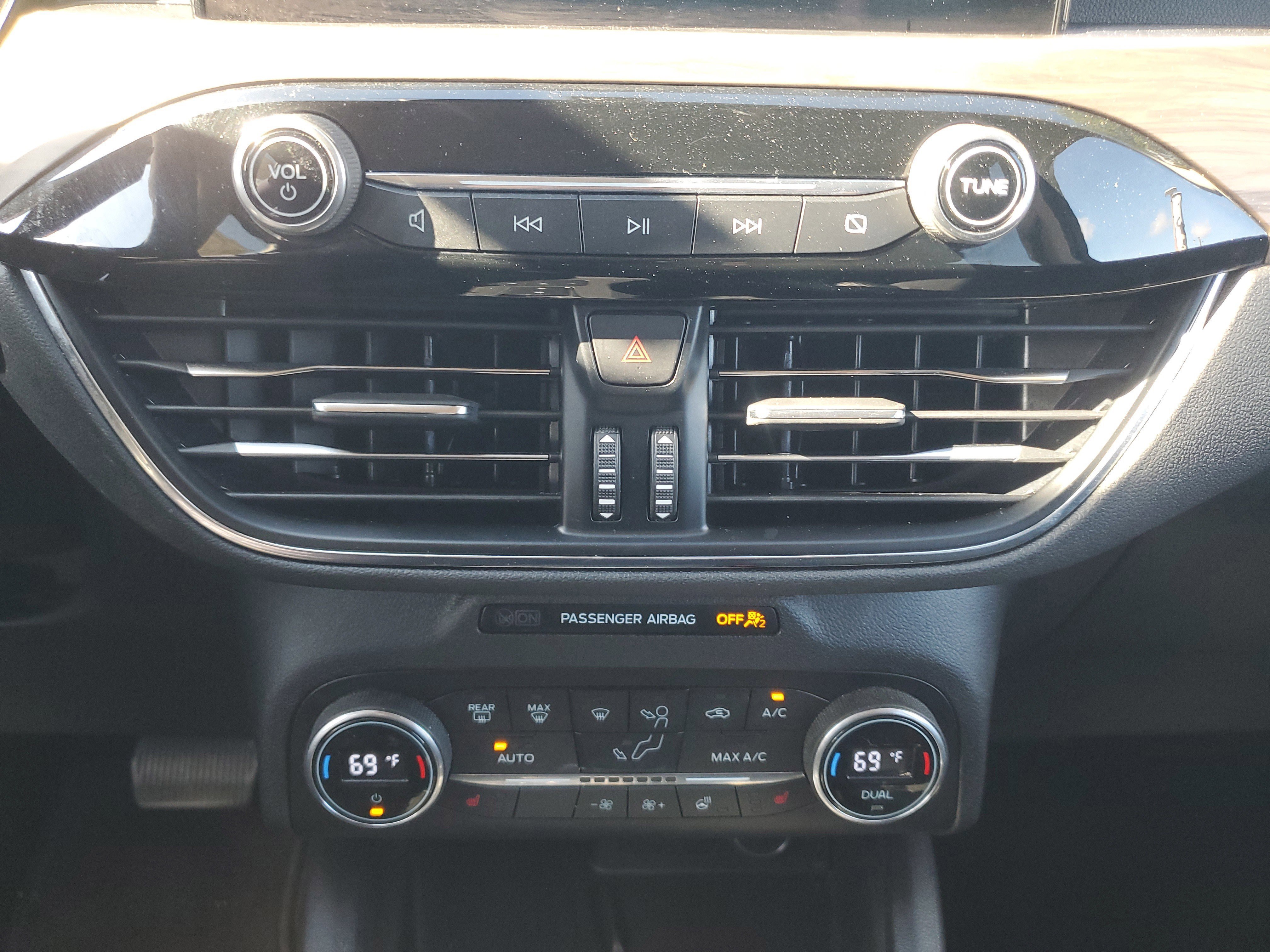 Certified 2020 Ford Escape Titanium image 28