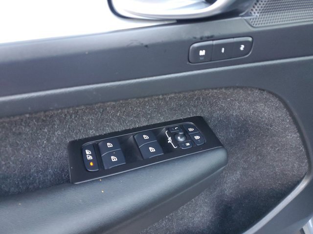 Used 2021 Volvo XC40 T5 Momentum w/ Protection Package Premier image 18