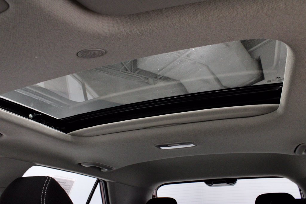 Used 2025 Hyundai Venue SEL FWD image 32