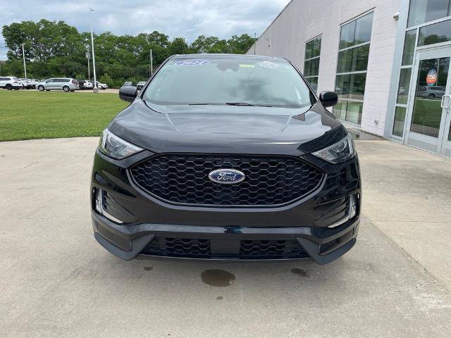 Certified 2024 Ford Edge ST-Line AWD/4WD image 3