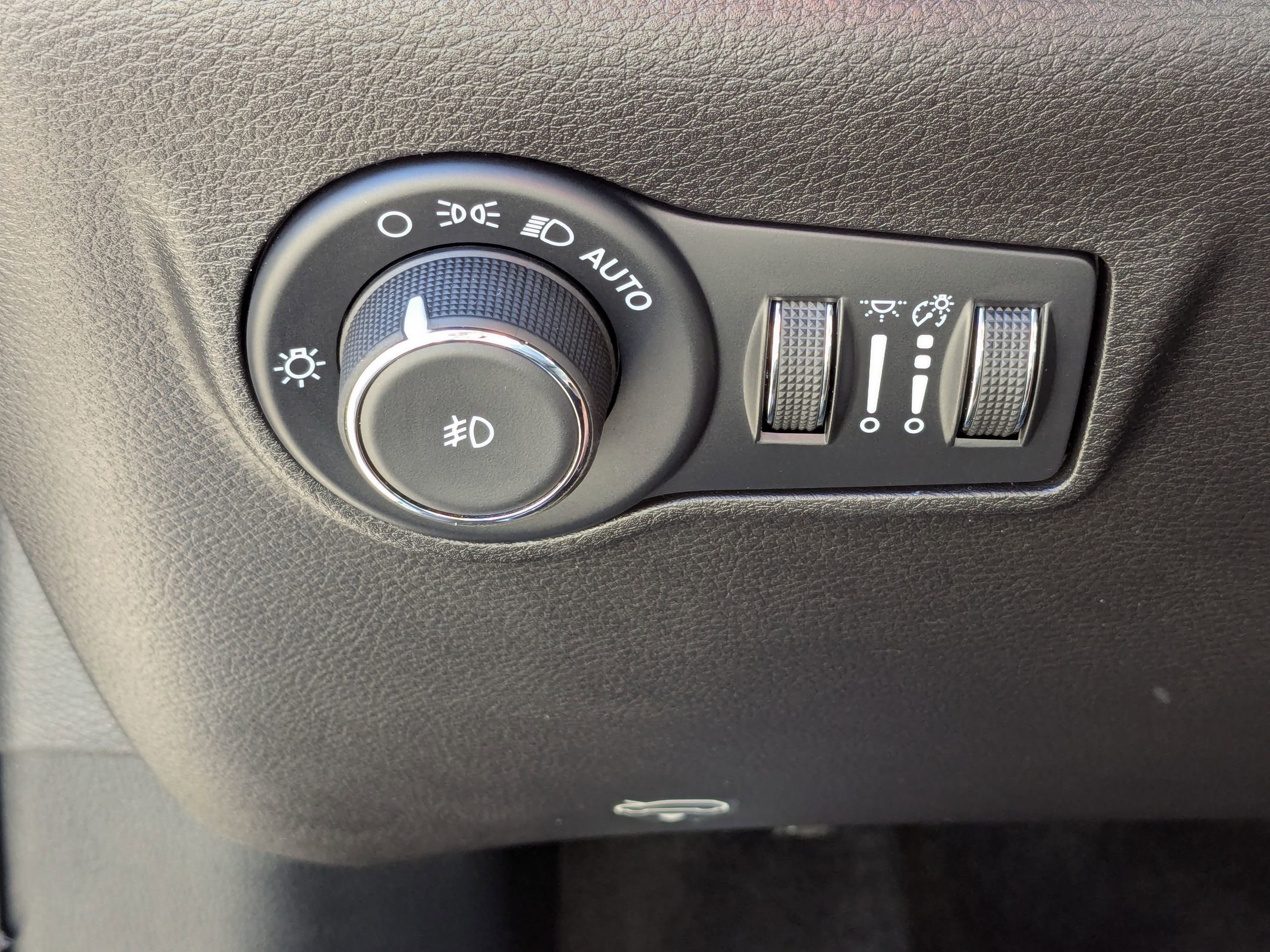 Used 2025 Jeep Compass Latitude AWD/4WD image 15