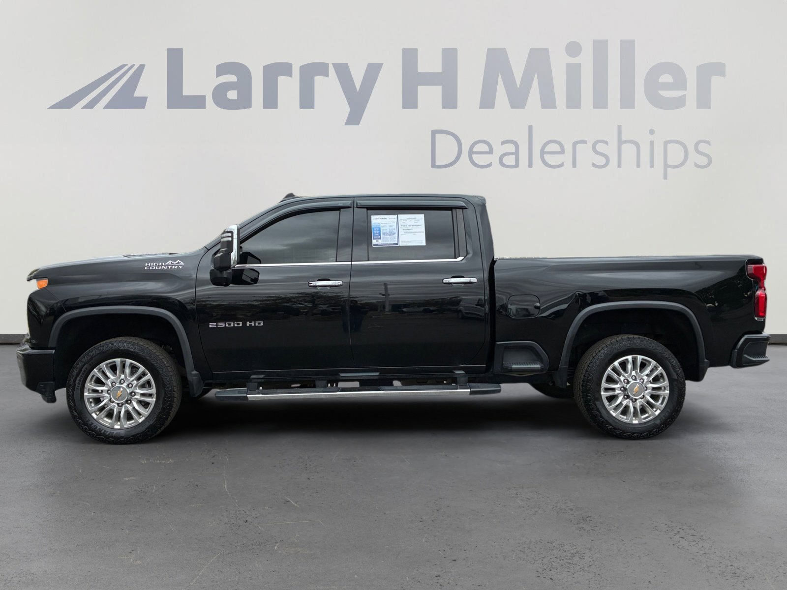 Used 2022 Chevrolet Silverado 2500 High Country w/ Safety Package II AWD/4WD image 2