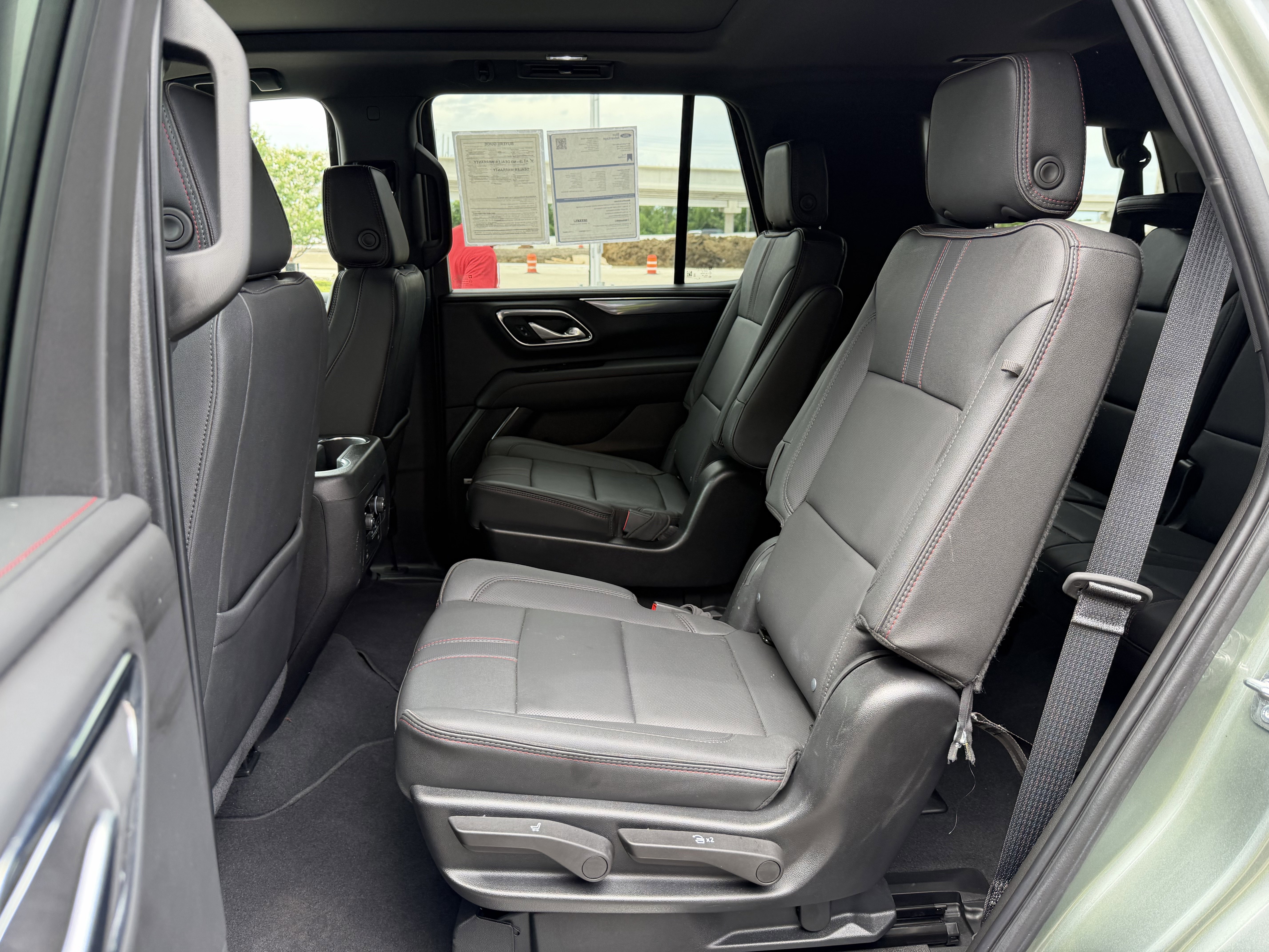 Used 2024 Chevrolet Tahoe RST w/ Luxury Package AWD/4WD image 32