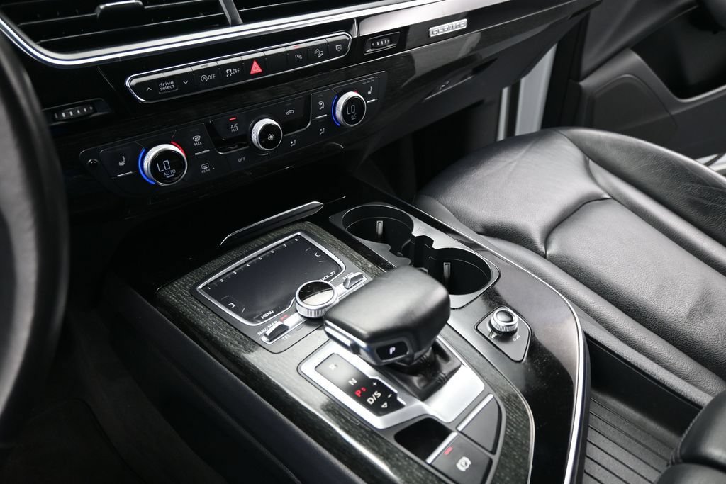 Used 2019 Audi Q7 3.0T Premium w/ Convenience Package AWD/4WD image 19