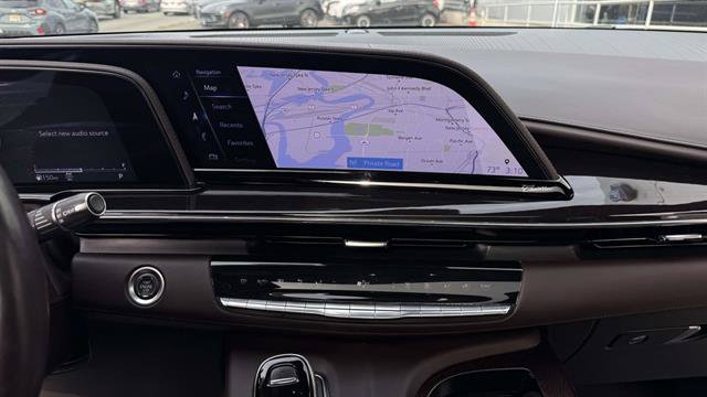 Used 2024 Cadillac Escalade Sport Platinum w/ LPO, ONYX Package AWD/4WD image 17