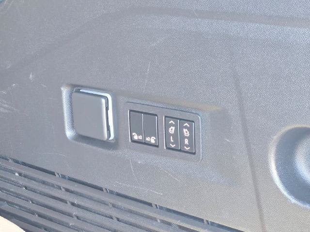 Used 2022 Chevrolet Tahoe Premier AWD/4WD image 17