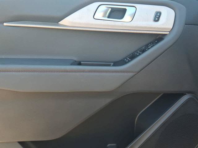 Certified 2025 Ford Explorer Active AWD/4WD image 12