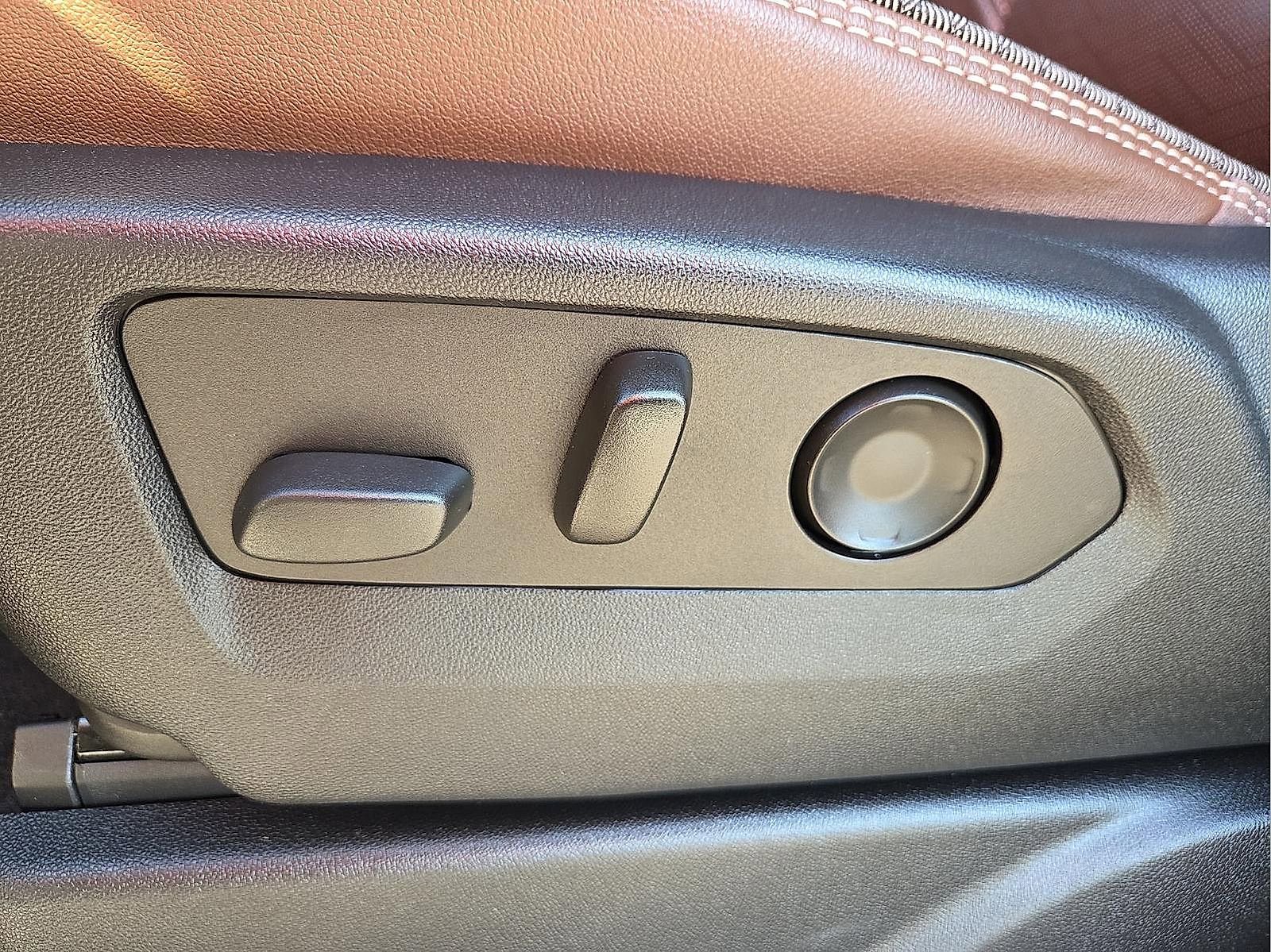 Used 2022 Chevrolet Suburban High Country image 16