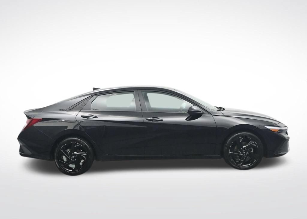 Used 2026 Hyundai Elantra Sport w/ Cargo Package FWD image 4