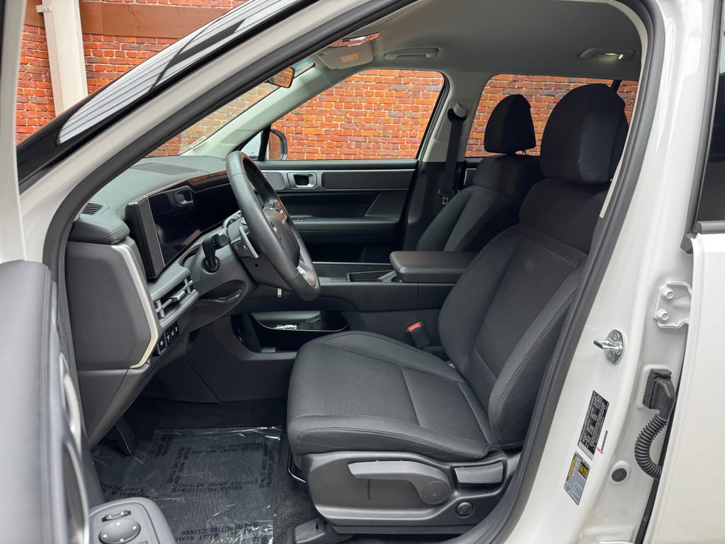 Used 2025 Hyundai Santa Fe SE w/ Tow & Go Package AWD/4WD image 23