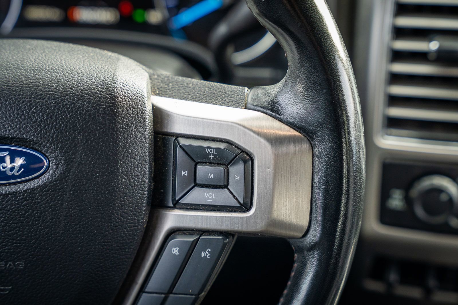 Certified 2019 Ford F250 Platinum w/ Platinum Ultimate Package image 38