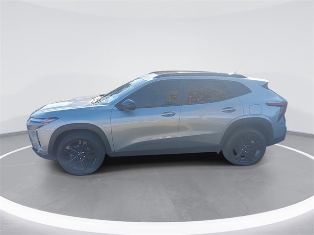 Used 2025 Chevrolet Trax ACTIV w/ Sunroof Package image 2