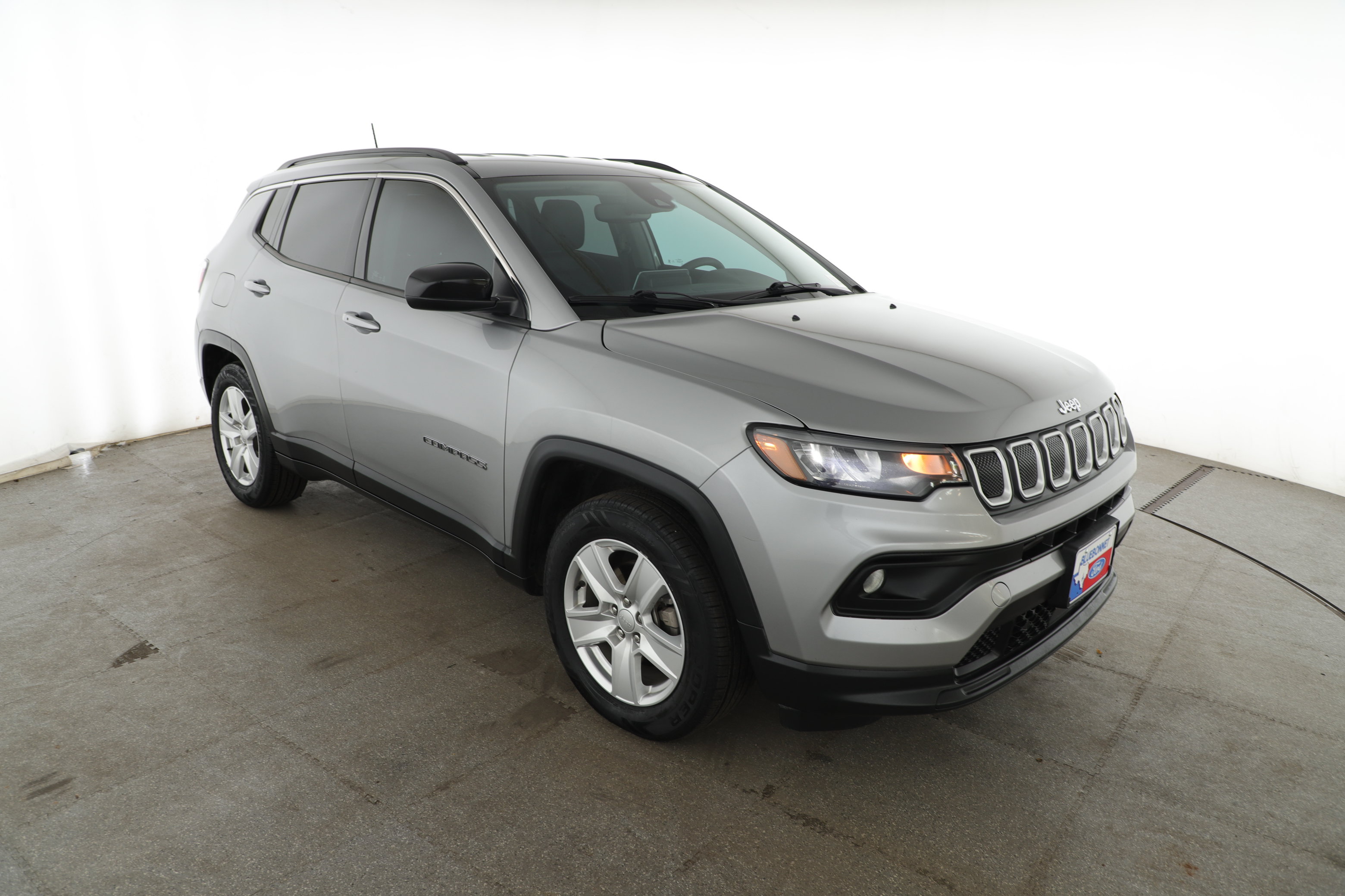 Used 2022 Jeep Compass Latitude FWD image 2