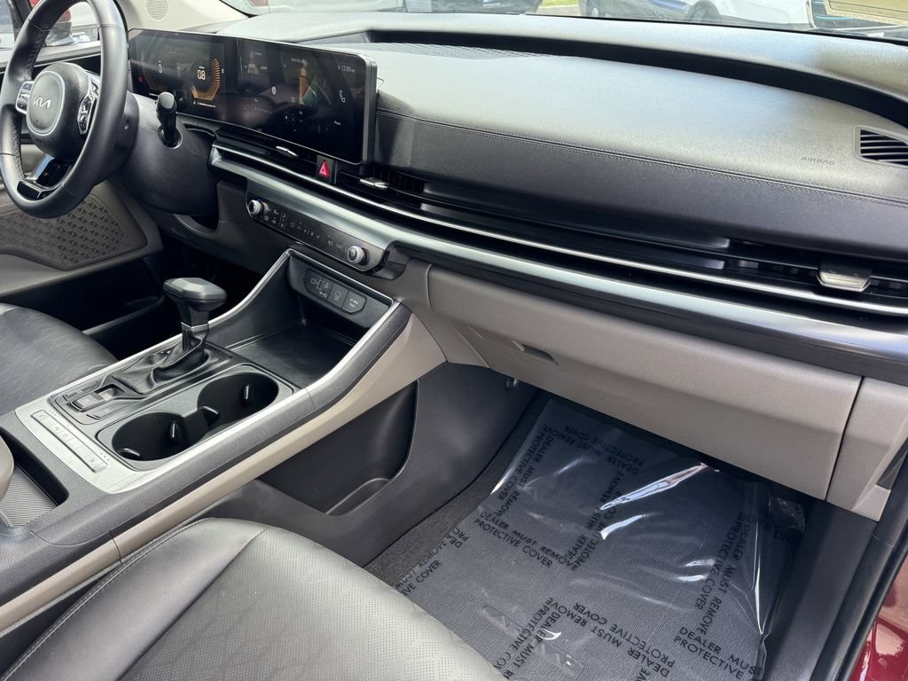 Used 2025 Kia Carnival FWD image 7