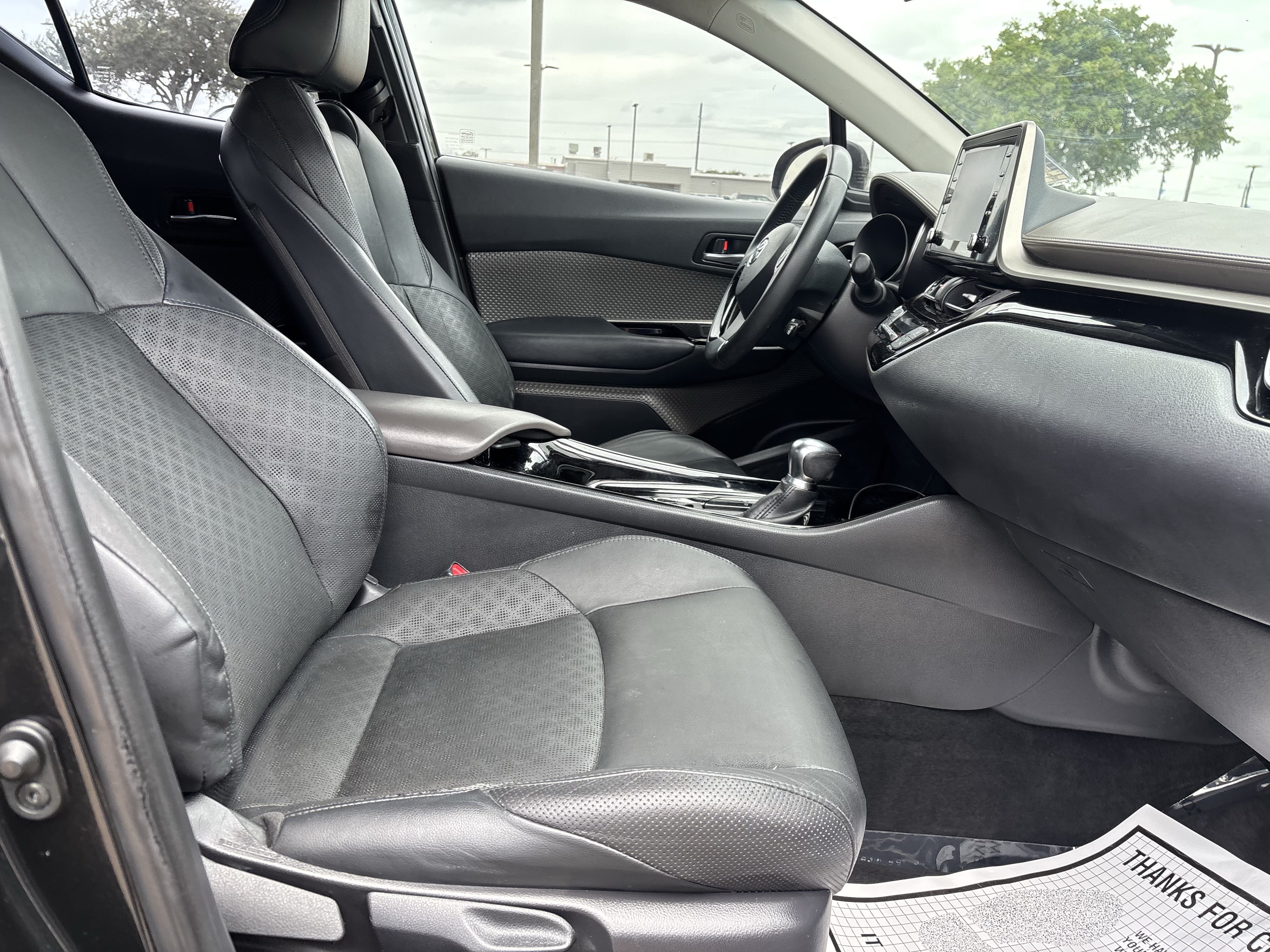 Used 2021 Toyota C-HR Limited FWD image 24