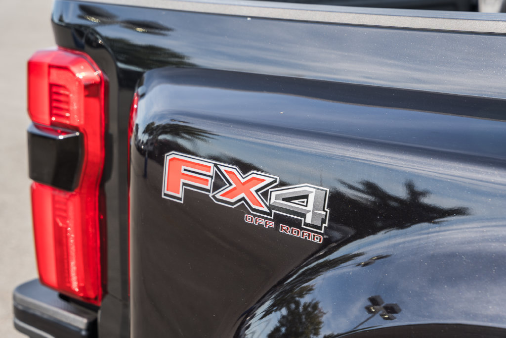 Certified 2024 Ford F450 Platinum w/ FX4 Off-Road Package AWD/4WD image 29