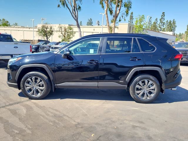 Used 2022 Toyota RAV4 XLE Premium image 2