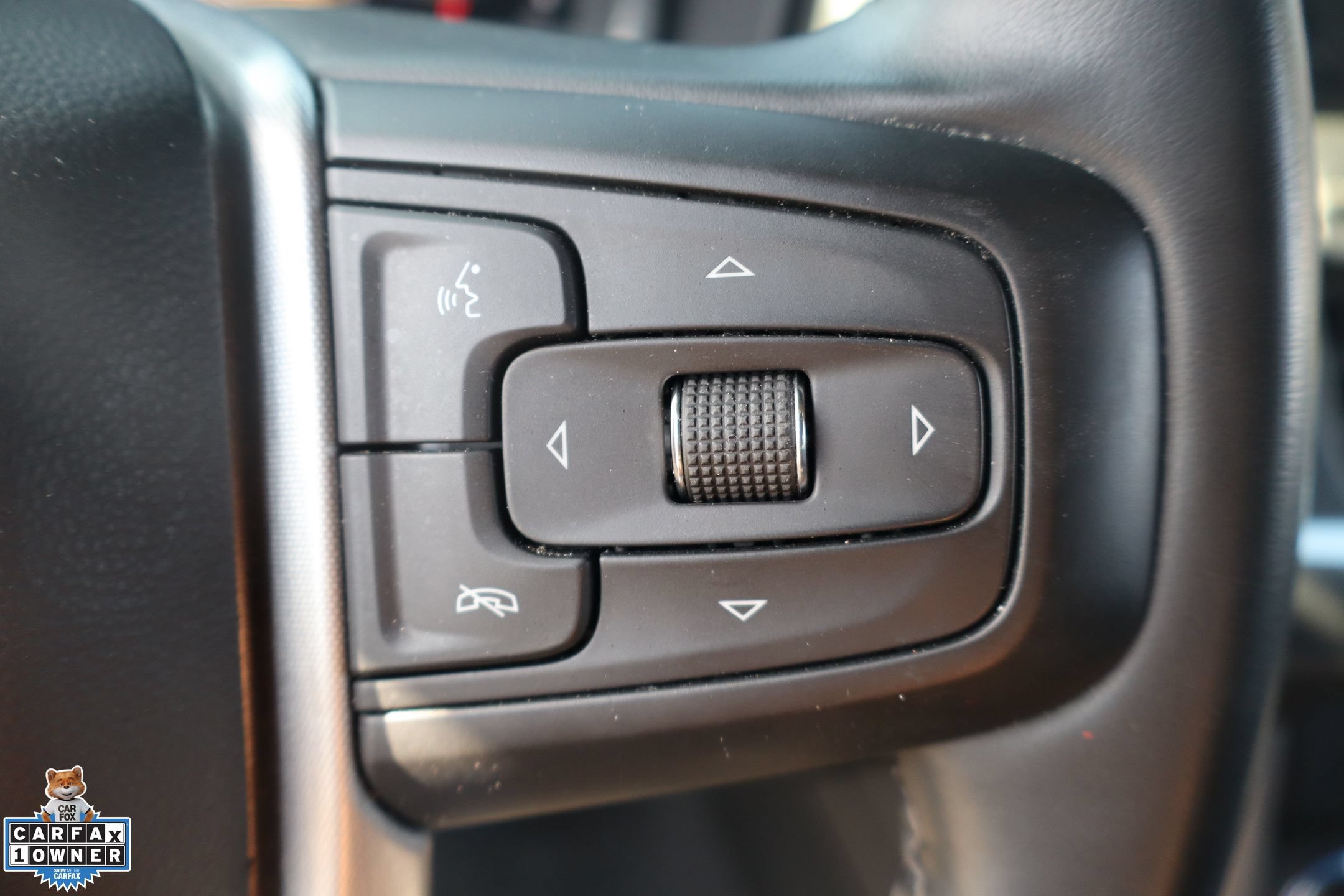 Used 2024 GMC Yukon SLT RWD image 16
