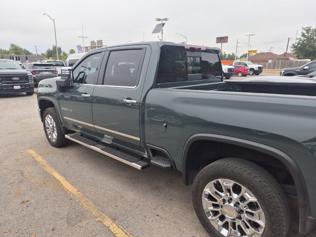Used 2026 Chevrolet Silverado 2500 LTZ w/ LTZ Premium Package AWD/4WD image 14