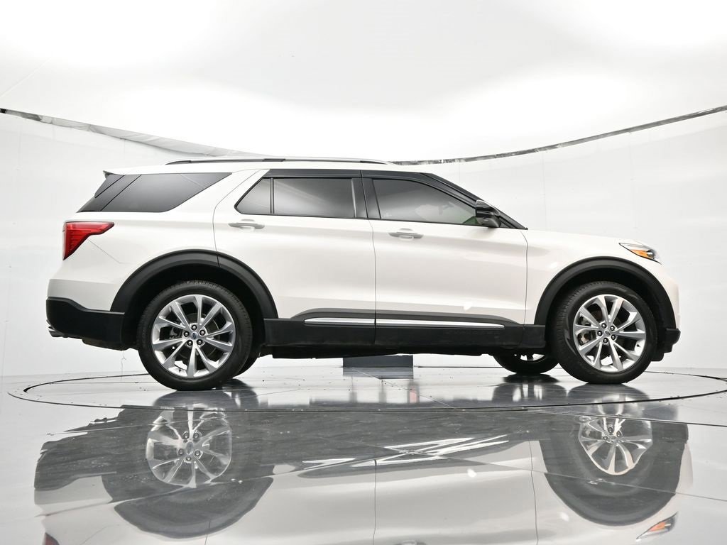 Certified 2023 Ford Explorer Platinum w/ Technology Package image 18