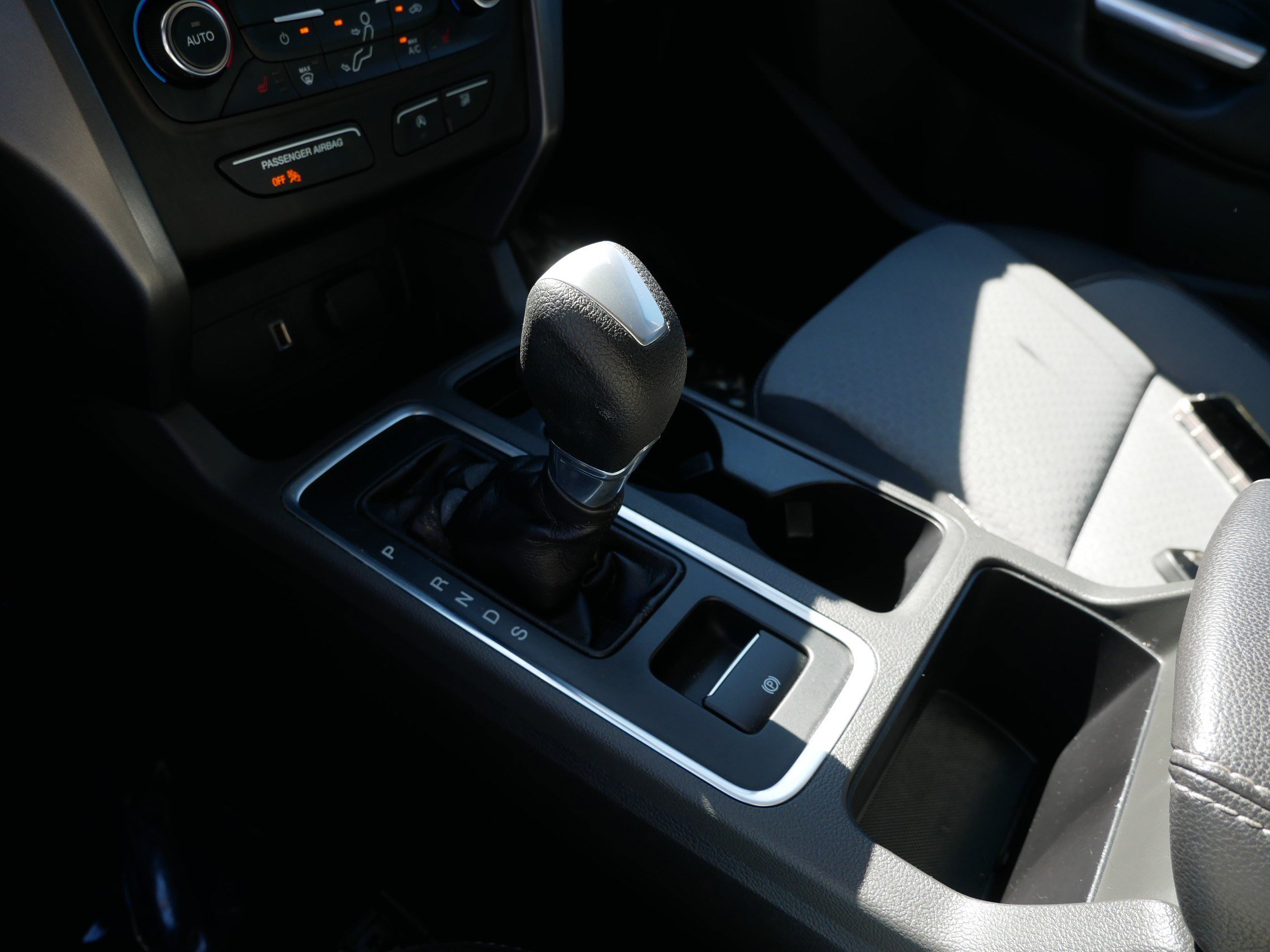 Certified 2017 Ford Escape SE w/ SE Cold Weather Package image 24