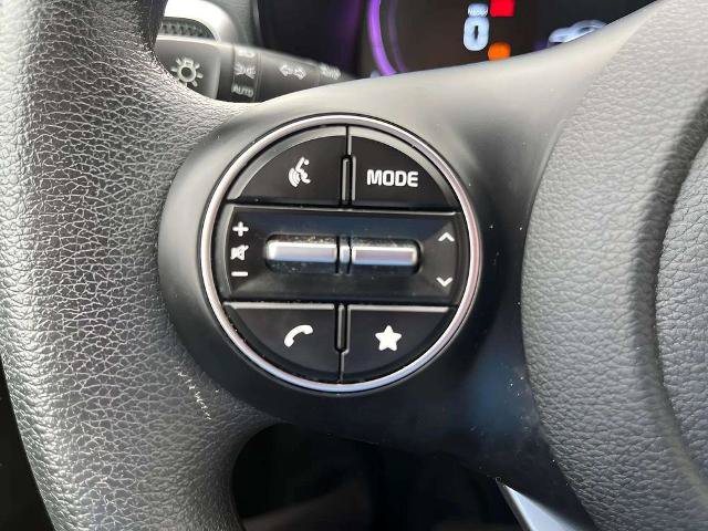 Used 2025 Kia Soul LX w/ LX Technology Package FWD image 19