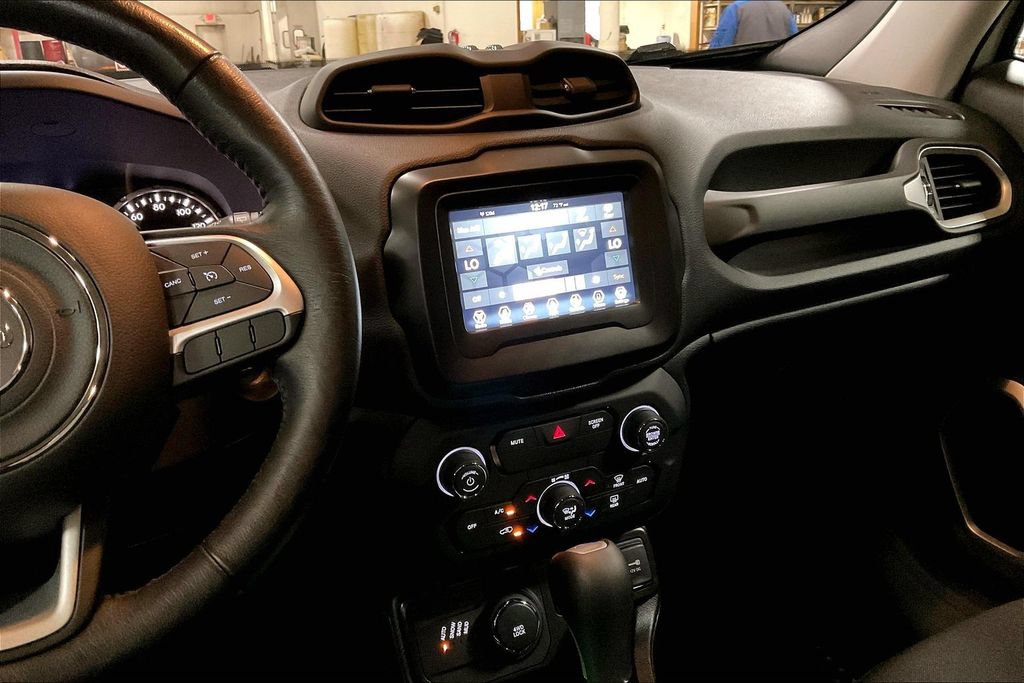 Used 2019 Jeep Renegade Latitude w/ Cold Weather Group AWD/4WD image 6