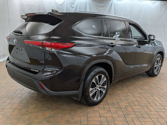 Used 2021 Toyota Highlander XLE AWD/4WD image 7