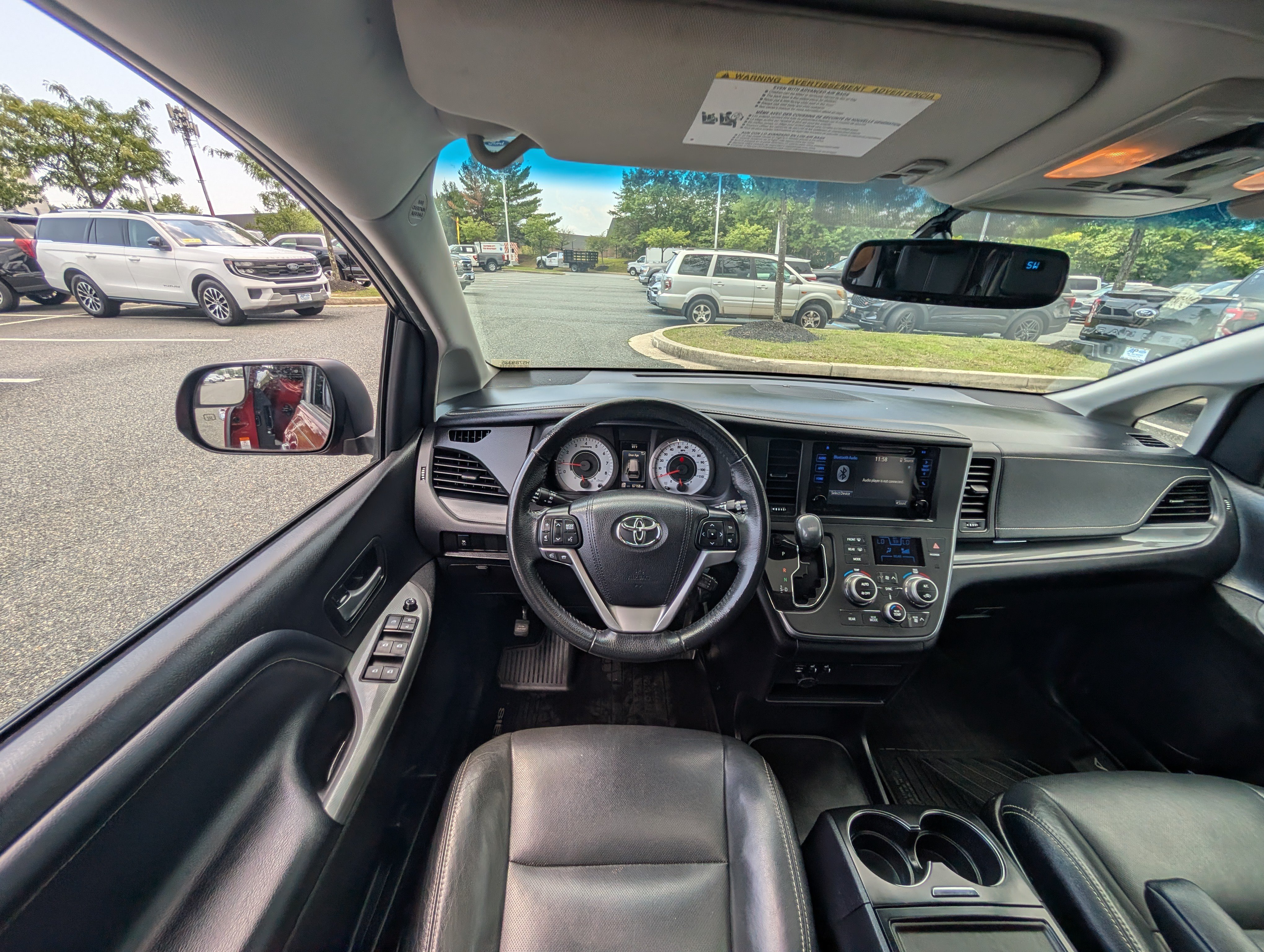 Used 2017 Toyota Sienna SE Premium FWD image 19