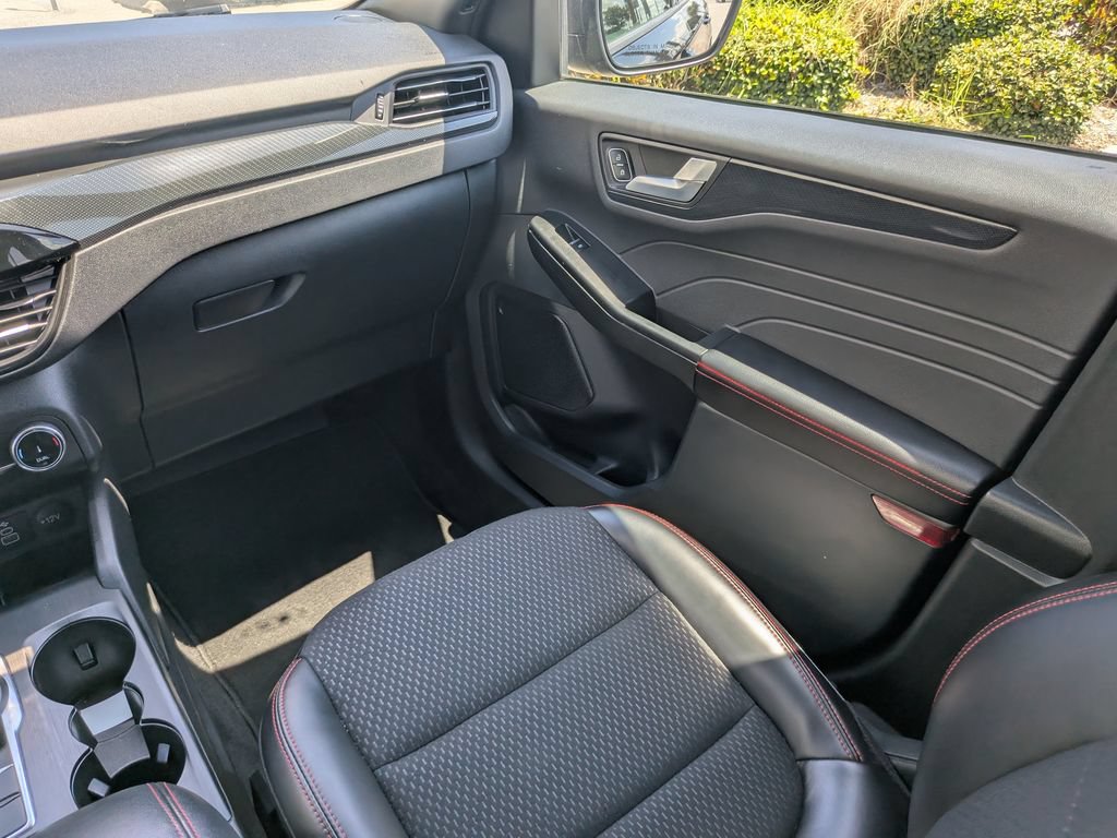 Certified 2025 Ford Escape ST-Line FWD image 14