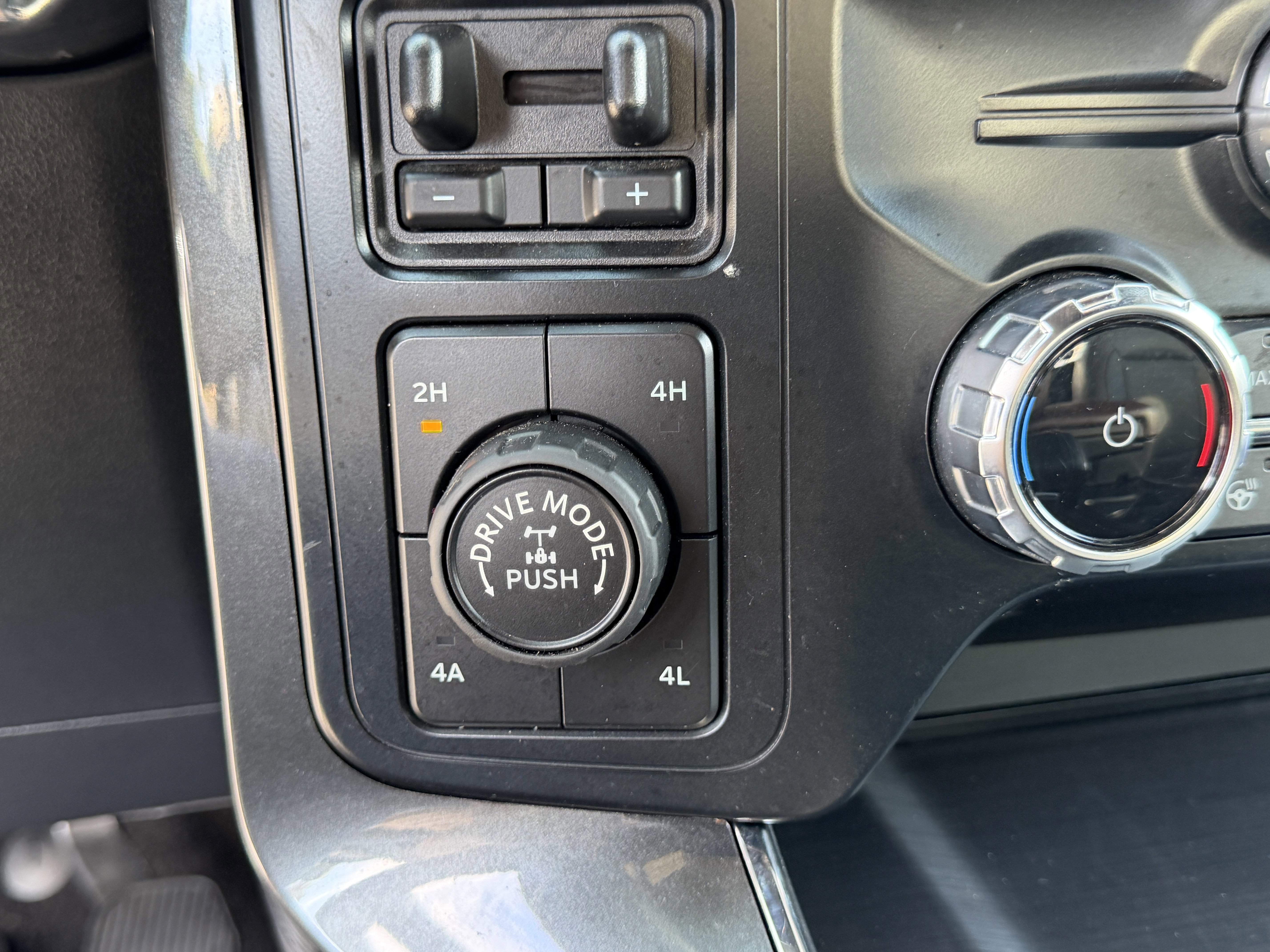 Certified 2022 Ford F150 Lariat w/ Equipment Group 502A High image 20