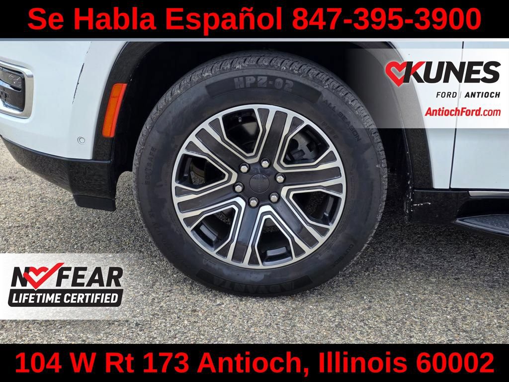 Used 2024 Jeep Wagoneer L Series II w/ Flexible Seating Group AWD/4WD image 17