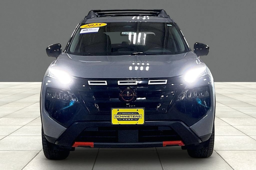 Used 2025 Nissan Rogue SV AWD/4WD image 3