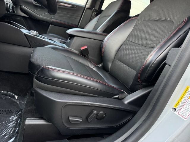 Certified 2025 Ford Escape ST-Line Select AWD/4WD image 6