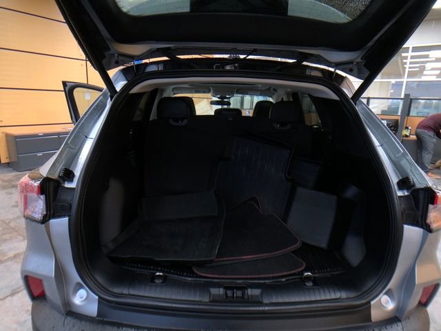 Certified 2022 Ford Escape SEL w/ SEL Stealth AWD Package image 20